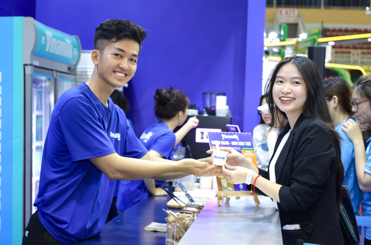 Pha chế thức uống sáng tạo là một hướng đi mới của Vinamilk để tăng cường tiếp cận nhóm người tiêu dùng tương lai (GenZ, Gen Alpha) Pha chế thức uống sáng tạo là một hướng đi mới của Vinamilk để tăng cường tiếp cận nhóm người tiêu dùng tương lai (GenZ, Gen Alpha)