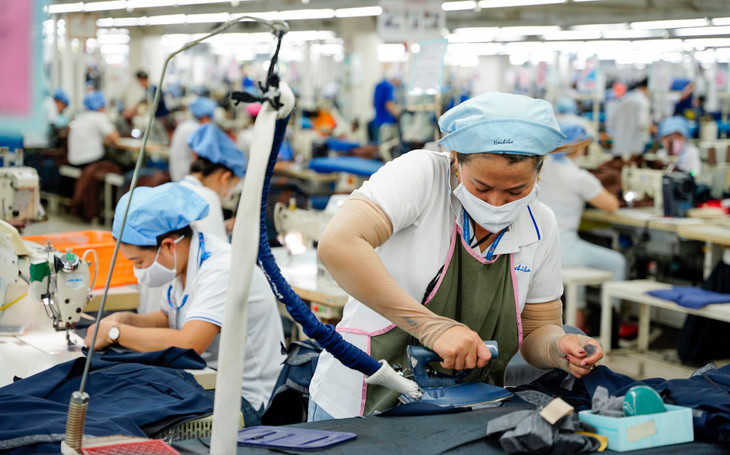 Công nhân dệt may ở Đà Nẵng trong ca làm việc Công nhân dệt may ở Đà Nẵng trong ca làm việc