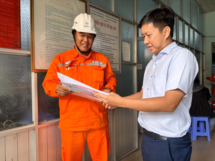 Điện lực Sa Đéc (Đồng Tháp) tuyên truyền tiết kiệm điện tại các đơn vị hành chính sự nghiệp