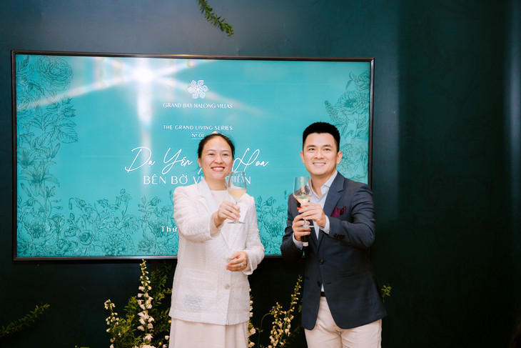 Đại diện chủ đầu tư BIM Land và Địa ốc MGV cùng nâng ly khai tiệc. Ảnh: BIM Land.