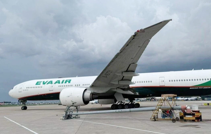 Máy bay Eva Air gặp sự cố ở sân bay Tân Sơn Nhất chiều 3/7 Máy bay Eva Air gặp sự cố ở sân bay Tân Sơn Nhất chiều 3/7