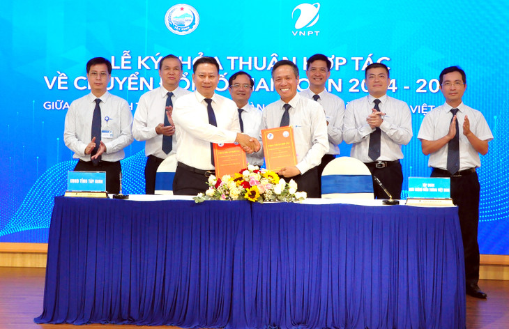 Lễ ký kết thỏa thuận hợp tác giai đoạn 2024-2030 về Chuyển đổi số giữa Tập đoàn VNPT và UBND tỉnh Tây Ninh, ngày 29/6/2024 tại Hà Nội Lễ ký kết thỏa thuận hợp tác giai đoạn 2024-2030 về Chuyển đổi số giữa Tập đoàn VNPT và UBND tỉnh Tây Ninh, ngày 29/6/2024 tại Hà Nội