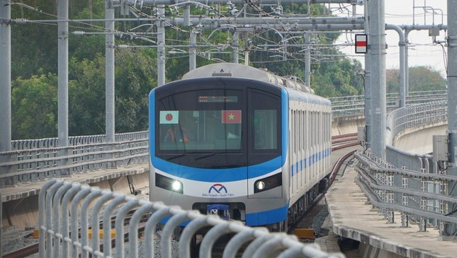 Tàu metro chạy thử hồi tháng 4/2023