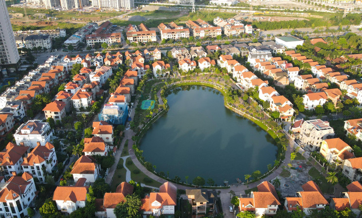 Tọa lạc tại vị trí đắc địa trên mặt đường Lê Trọng Tấn kéo dài (xã An Khánh, Hoài Đức, Hà Nội), cách Đại lộ Thăng Long chỉ vài trăm mét, khu đô thị Thiên đường Bảo Sơn từng là "cơn sốt" với rất nhiều nhà đầu tư bất động sản và những người có nhu cầu nhà ở cao cấp nhiều năm về trước.