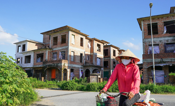 Các căn biệt thự ở đây gồm biệt thự nhà vườn diện tích từ 210 m2 đến 383 m2, biệt thự đơn lập diện tích từ 355 m2 - 1.201 m2, biệt thự song lập diện tích từ 281 m2 đến 681 m2.