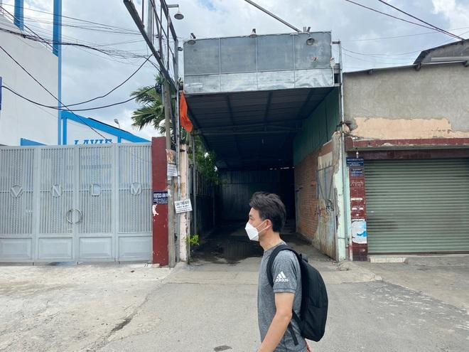 Kết quả thanh tra cho thấy UBND TPHCM chấp thuận chủ trương chuyển giao một số mặt bằng kho bãi cho Tổng công ty Địa ốc Sài Gòn TNHH MTV để hoàn vốn giai đoạn 1 Rạch Ụ Cây và giao cho doanh nghiệp tiếp tục chuyển mục đích sử dụng đất mặt bằng 458 Nguyễn Tất Thành không qua đấu giá là không đúng quy định. Đến thời điểm thanh tra, dự án chưa có quyết định giao đất, chưa xác định tiền sử dụng đất, chưa triển khai đầu tư xây dựng. Do đó Thanh tra Chính phủ kiến nghị UBND TPHCM rà soát, xem xét để xử lý thu hồi theo quy định của Luật đất đai. Kết quả thanh tra cho thấy UBND TPHCM chấp thuận chủ trương chuyển giao một số mặt bằng kho bãi cho Tổng công ty Địa ốc Sài Gòn TNHH MTV để hoàn vốn giai đoạn 1 Rạch Ụ Cây và giao cho doanh nghiệp tiếp tục chuyển mục đích sử dụng đất mặt bằng 458 Nguyễn Tất Thành không qua đấu giá là không đúng quy định. Đến thời điểm thanh tra, dự án chưa có quyết định giao đất, chưa xác định tiền sử dụng đất, chưa triển khai đầu tư xây dựng. Do đó Thanh tra Chính phủ kiến nghị UBND TPHCM rà soát, xem xét để xử lý thu hồi theo quy định của Luật đất đai.