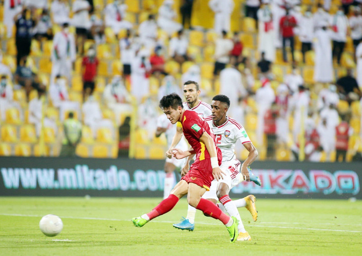 Cầu thủ Tiến Linh ghi bàn vào lưới UAE tại vòng loại 2 World Cup 2022. Ảnh: 24h.com.vn