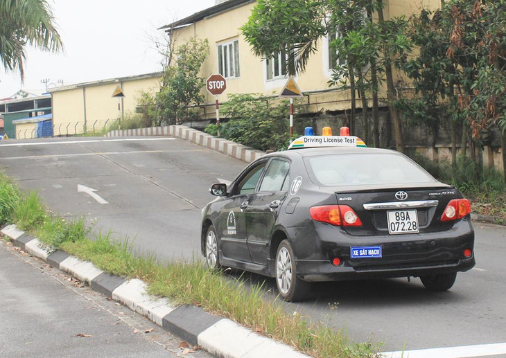 Thi sát hạch tại một trung tâm đào tạo và sát hạch lái xe ở Bắc Ninh