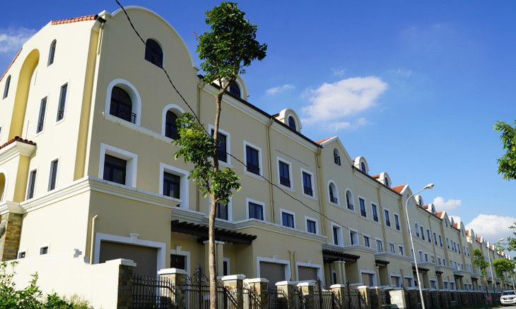 Khu đô thị Nam An Khánh có quy mô 288,8 ha, do Công ty Cổ phần Đầu tư phát triển đô thị &amp; KCN Sông Đà (Sudico) làm chủ đầu tư. Đi kèm các bản vẽ dự án là hàng loạt chiến dịch truyền thông về một khu đô thị nghỉ dưỡng với đầy đủ tiện ích sân vườn, bể bơi. Chỉ cách trung tâm Hà Nội hơn 10km, nơi đây từng được ví như thiên đường khiến nhiều người dân thủ đô mơ ước.