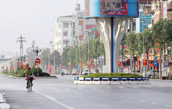 Người dân TP.Bắc Giang hạn chế ra đường trong những ngày giãn cách xã hội Người dân TP.Bắc Giang hạn chế ra đường trong những ngày giãn cách xã hội