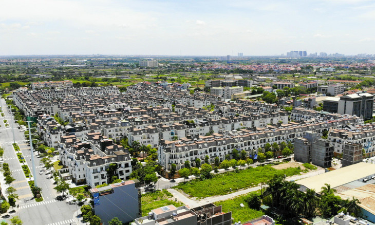 Thời điểm thị trường bất động sản đạt đỉnh những năm trước, giá mỗi m2 tại đây có lúc lên tới 75 triệu đồng. Tính ra mỗi căn biệt thự có giá khoảng 10 tỷ đồng. Thời điểm cuối năm 2018 khi TP Hà Nội phê duyệt quyết định quy hoạch siêu đô thị trung tâm thị trấn Trạm Trôi (bao gồm Trung tâm hành chính huyện Hoài Đức): Thị trấn Trạm Trôi và các xã Kim Chung, Đức Giang, Đức Thượng. Quy mô diện tích quy hoạch khoảng 112,3 ha, quy mô dân số 13.000 - 15.000 người.