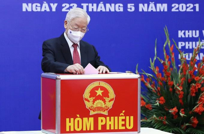 Tổng bí thư Nguyễn Phú Trọng thực hiện quyền cử tri tại Hà Nội Tổng bí thư Nguyễn Phú Trọng thực hiện quyền cử tri tại Hà Nội