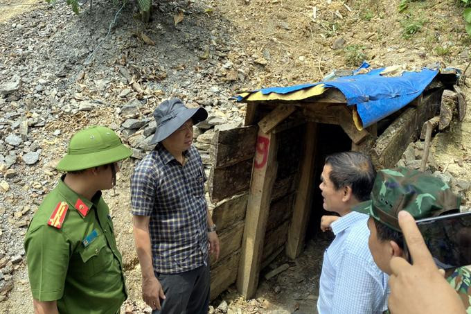 Một hầm vàng trái phép sẽ bị đánh sập Một hầm vàng trái phép sẽ bị đánh sập