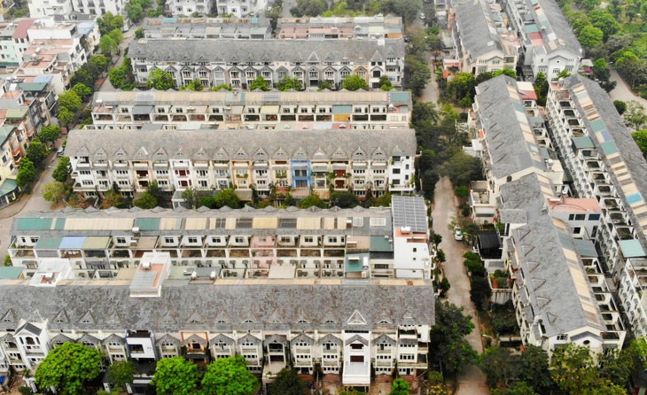 Khu đô thị mới Vân Canh nằm trên địa bàn xã Vân Canh và xã Di Trạch (huyện Hoài Đức, Hà Nội) có quy mô 68,5 ha do Tổng công ty Đầu tư Phát triển Nhà và Đô thị (HUD) làm chủ đầu tư. Dự án được dự kiến có dân số là 13.190 người với các căn hộ chung cư, nhà phố thương mại, nhà liền kề, biệt thự đơn lập và song lập.