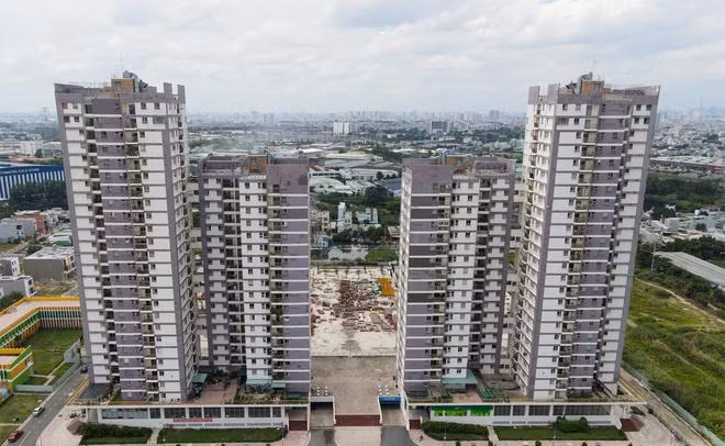 Công ty Địa ốc Khang An được chuyển mục đích sử dụng toàn bộ hơn 59.200 m2 đất để đầu tư xây dựng KDC khi dự án không có trong kế hoạch sử dụng đất, chuyển đất nông nghiệp để xây dựng khu dân cư, không có tên trong danh mục các dự án có nhu cầu sử dụng đất trong kế hoạch sử dụng đất 5 năm của TPHCM giai đoạn 2001-2005 được Thủ tướng phê duyệt.