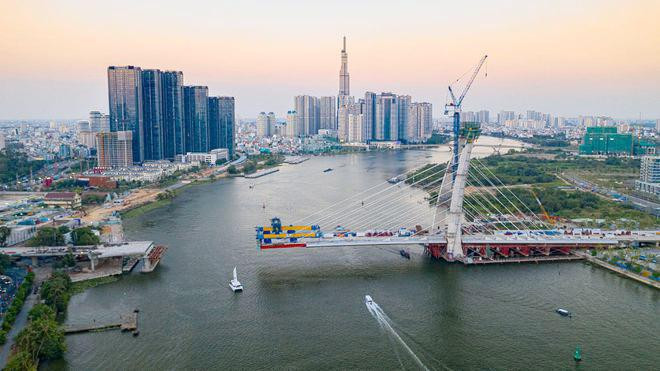 Cầu Thủ Thiêm 2 tái khởi động sau thời gian dài &quot;treo cẩu&quot; giữa lòng sông