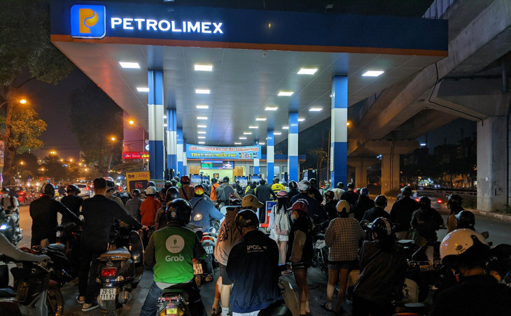 Bộ Công Thương cần chỉ đạo ngay các thương nhân đầu mối kinh doanh xăng dầu cung cấp đầy đủ xăng dầu cho thị trường trong nước, bảo đảm tuyệt đối không để thiếu hụt, đứt gãy nguồn cung xăng dầu trong mọi tình huống. Ảnh: Internet