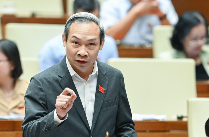 Đại biểu Phan Đức Hiếu (Thái Bình) góp ý về điều kiện kinh doanh dịch vụ tin cậy Đại biểu Phan Đức Hiếu (Thái Bình) góp ý về điều kiện kinh doanh dịch vụ tin cậy