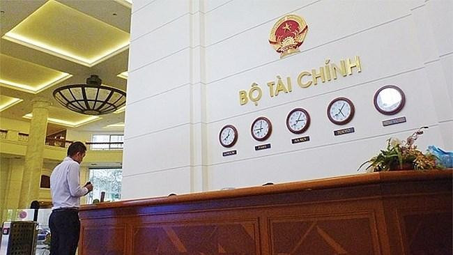 Bộ Tài chính lưu ý nhà đầu tư, “cần cẩn trọng để phân tích các trái phiếu để có quyết định phù hợp, không nghe tin đồn”. Ảnh minh họa: Tường Lâm