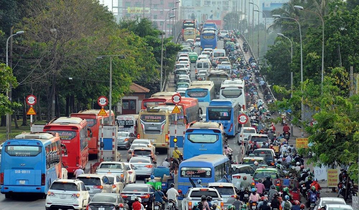 Xe khách giường nằm lưu thông vào nội đô làm gia tăng tình trạng ùn tắc giao thông