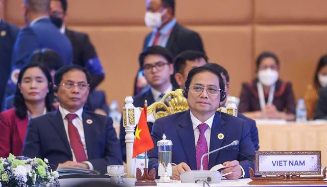 Thủ tướng đề nghị ASEAN và Hàn Quốc tạo điều kiện thuận lợi hơn nữa cho các doanh nghiệp hai bên tiếp cận thị trường, tạo điều kiện cho hàng hóa xuất khẩu như nông thủy sản, hải sản, trái cây từ các nước ASEAN, trong đó có Việt Nam, vào thị trường Hàn Quốc - Ảnh: VGP