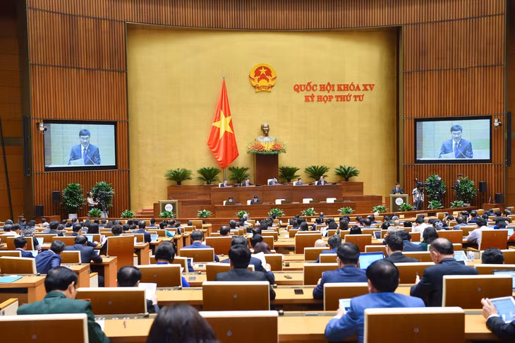 Chủ nhiệm Ủy ban Kinh tế Vũ Hồng Thanh trình bày Báo cáo giải trình, tiếp thu, chỉnh lý dự thảo Luật Phòng, chống rửa tiền (sửa đổi).