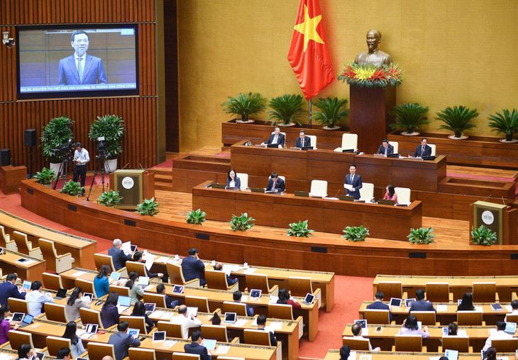 Bộ trưởng Bộ Thông tin và Truyền thông Nguyễn Mạnh Hùng trả lời chất vấn các vấn đề thuộc lĩnh vực thông tin và truyền thông