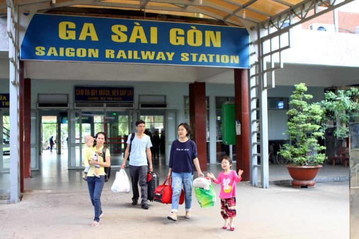 Hành khách đến ga Sài Gòn