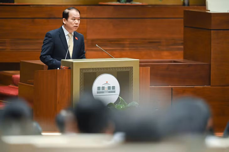 Chủ nhiệm Ủy ban Pháp luật của Quốc hội Hoàng Thanh Tùng trình bày Báo cáo giải trình, tiếp thu, chỉnh lý dự thảo Luật Thực hiện dân chủ ở cơ sở.