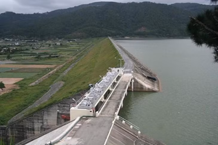 Hồ chứa nước thủy điện Sông Hinh