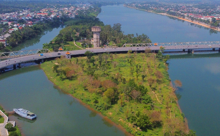 Cồn Dã Viên nằm trên sông Hương Cồn Dã Viên nằm trên sông Hương