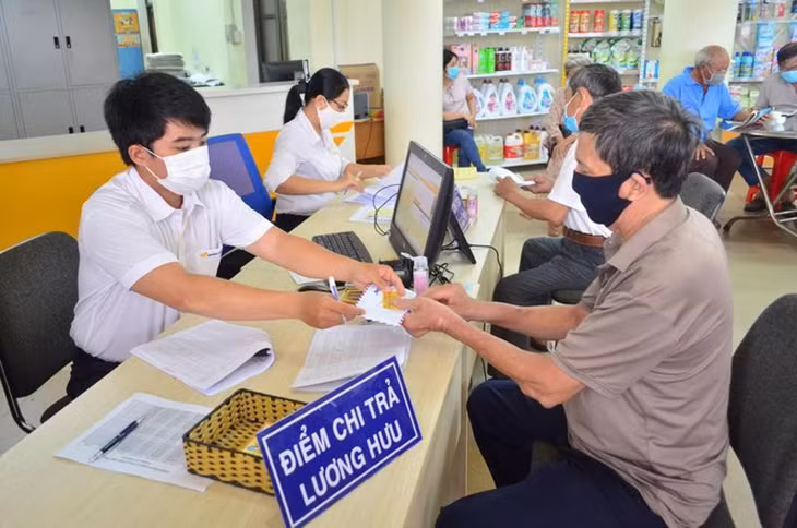 Khuyến khích người lao động tự nguyện bảo lưu thời gian tham gia BHXH để hưởng lương hưu thay vì nhận một lần