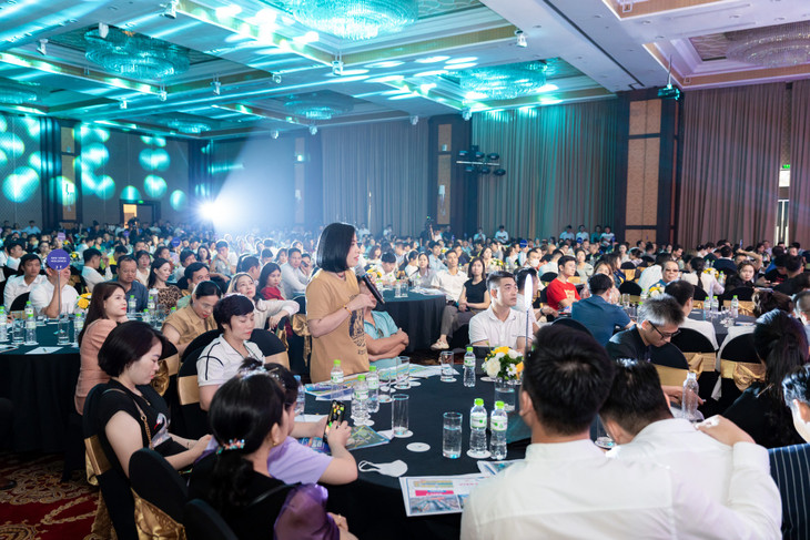 Các nhà đầu tư BĐS quay trở lại thị trường trong 1 sự kiện bán hàng của CĐT Vinhomes Các nhà đầu tư BĐS quay trở lại thị trường trong 1 sự kiện bán hàng của CĐT Vinhomes