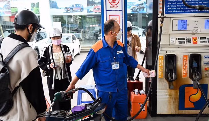 Giá xăng dầu được điều chỉnh tăng đồng loạt từ 15h00 chiều 21/7.