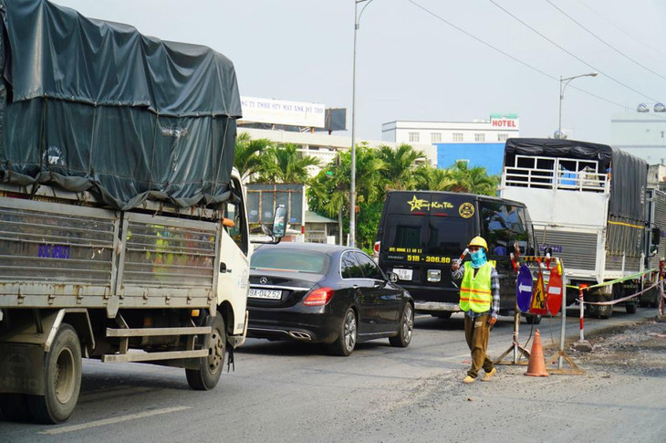 Đoạn Quốc lộ 1 qua TP. Mỹ Tho (Tiền Giang) đang được nâng cấp để chống ngập.