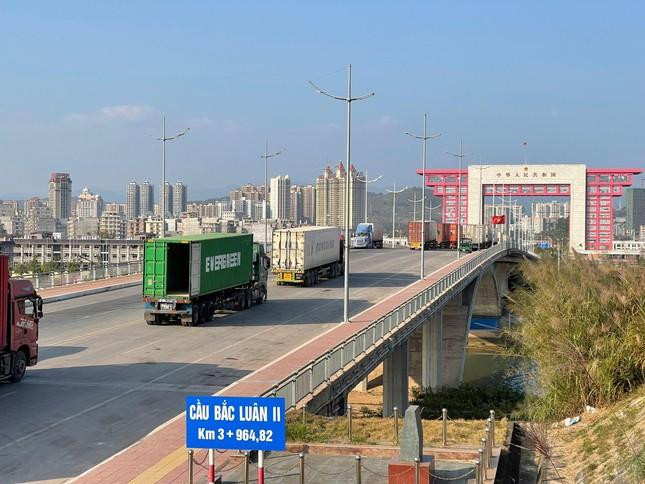 Cửa khẩu Cầu Bắc Luân 2 chính thức khôi phục hoạt động từ ngày 26/4 Cửa khẩu Cầu Bắc Luân 2 chính thức khôi phục hoạt động từ ngày 26/4