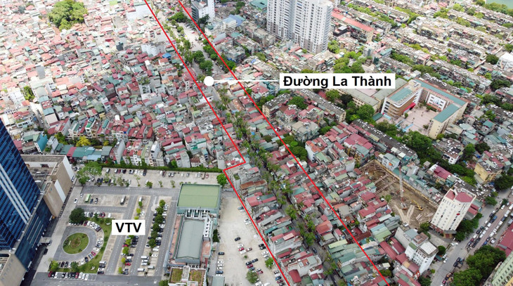 Từ đoạn tòa nhà Đài truyền hình Việt Nam, phía bên trái đường La Thành bị thu hồi ít hơn so với bên phải.