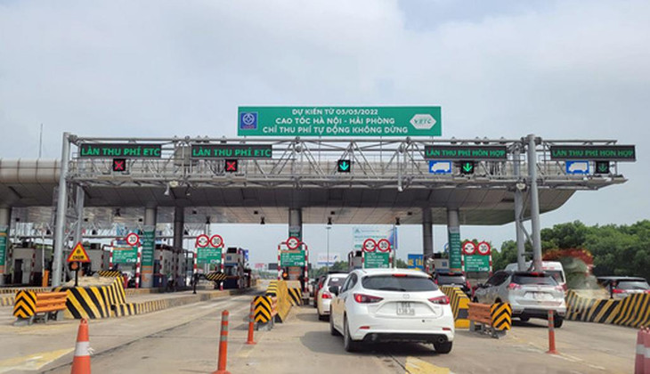 Các làn thu phí ETC trên đường cao tốc Hà Nội - Hải Phòng không thể hoạt động do đứt cáp quang vào trưa 24/4 . Ảnh: OFFB