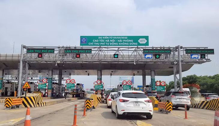 Các làn thu phí ETC trên đường cao tốc Hà Nội - Hải Phòng không thể hoạt động do đứt cáp quang vào trưa 24/4 . Ảnh: OFFB