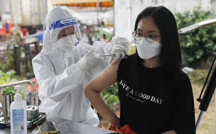 Người dân tại TP. Thủ Đức, TP.HCM tiêm vaccine Covid-19 Người dân tại TP. Thủ Đức, TP.HCM tiêm vaccine Covid-19