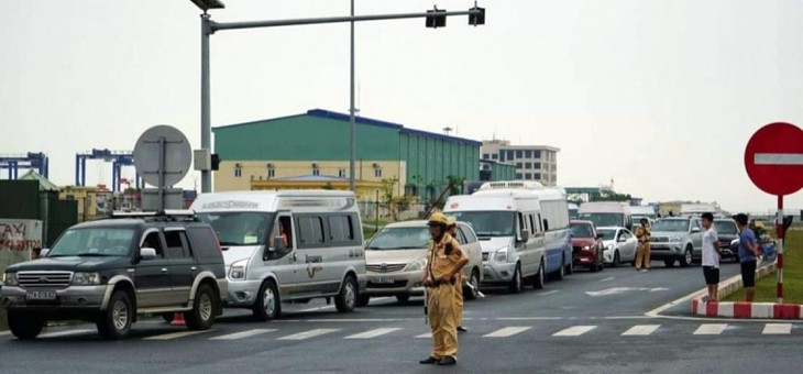 Phà Gót, nối giữa đảo Cát Hải (phía thành phố Hải Phòng) và đảo Cát Bà thường xuyên ùn tắc trong các dịp nghỉ lễ. Phà Gót, nối giữa đảo Cát Hải (phía thành phố Hải Phòng) và đảo Cát Bà thường xuyên ùn tắc trong các dịp nghỉ lễ.