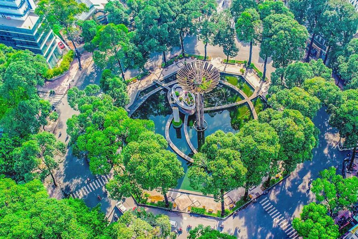 Hồ Con Rùa, vòng xoay giao nhau của các đường Phạm Ngọc Thạch, Trần Cao Vân và Võ Văn Tần