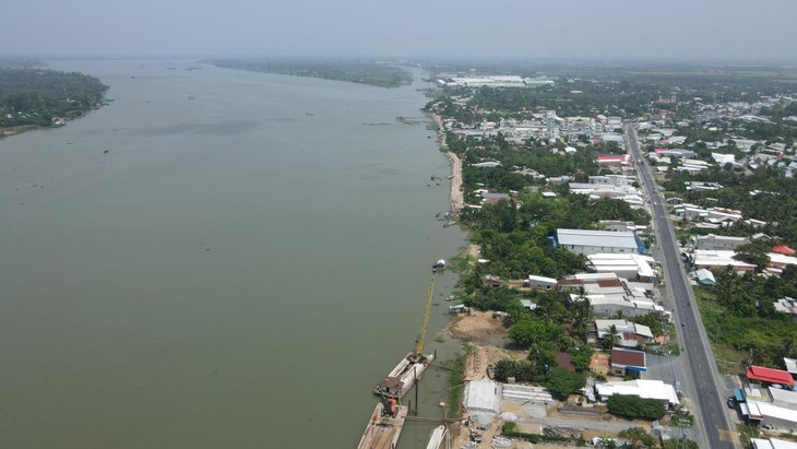 Nước sông Tiền đoạn qua Đồng Tháp, dâng cao thời gian gần đây