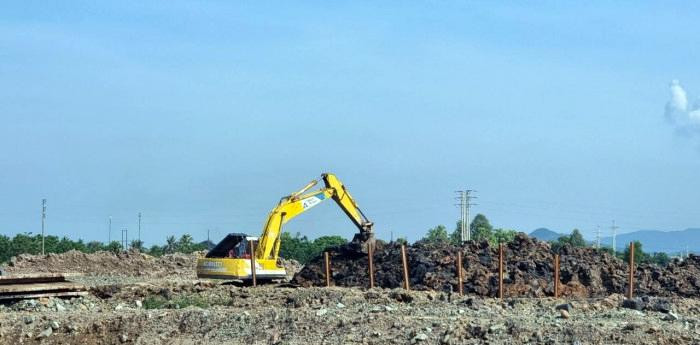 Thời gian qua do ảnh hưởng của &quot;bão giá&quot;, thời tiết mưa nên tại các gói thầu của dự án bị ngưng trệ hơn 1 tháng