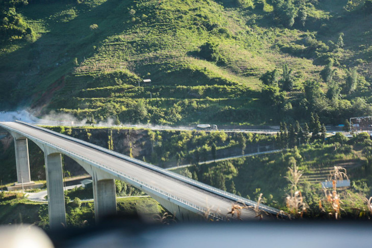 Tuyến đường sau khi hoàn thành, đưa vào khai thác sẽ đáp ứng nhu cầu vận tải ngày càng tăng cao, xóa các điểm đen, giảm nguy cơ tai nạn giao thông trên QL4D, rút ngắn thời gian đi từ Lào Cai đến Sa Pa và ngược lại, đồng thời góp phần nâng cao hiệu quả khai thác của đường cao tốc Nội Bài - Lào Cai cũng như thúc đẩy phát triển kinh tế xã hội, đảm bảo an ninh quốc phòng của khu vực Tây Bắc nói chung và tỉnh Lào Cai nói riêng.