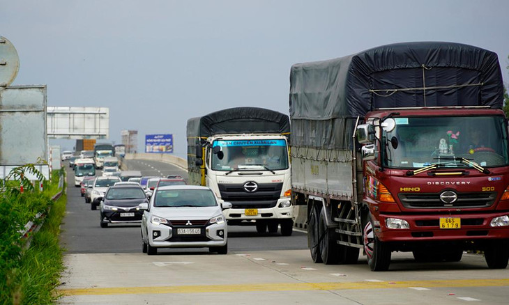 Do tuyến được thiết kế từ 10 năm trước, cao tốc Trung Lương - Mỹ Thuận thường quá tải.