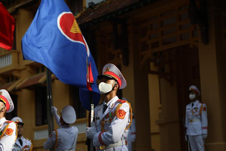 Việc hình thành Cộng đồng ASEAN vào năm 2015 với ba trụ cột về an ninh-chính trị, kinh tế và văn hóa-xã hội đã nâng tiến trình hợp tác và liên kết khu vực lên tầm cao mới vì hòa bình, hợp tác và cùng phát triển thịnh vượng.
