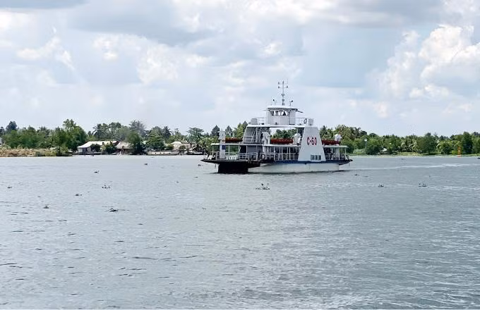 Phà Ô Môn - Phong Hoà qua sông Hậu kết nối Cần Thơ và Đổng Tháp