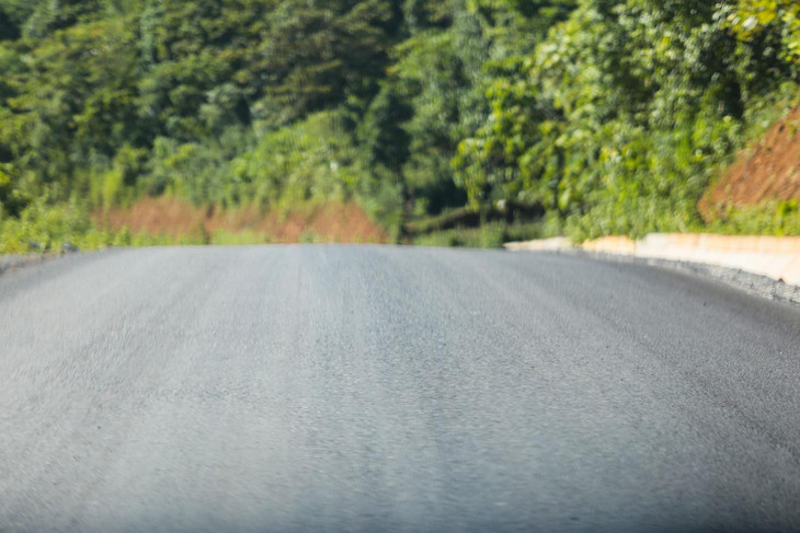 Tuyến đường có quy chuẩn đường cấp IV miền núi, quy mô 2 làn xe.