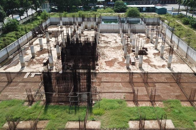 Sau 5 năm, Khu dịch vụ chất lượng cao BVĐK tỉnh Quảng Ngãi chỉ xây được phần móng. Sau 5 năm, Khu dịch vụ chất lượng cao BVĐK tỉnh Quảng Ngãi chỉ xây được phần móng.